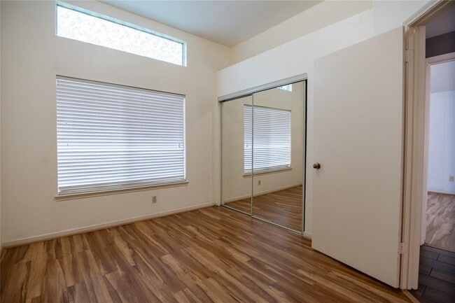 Building Photo - 46 N Rushwing Cir