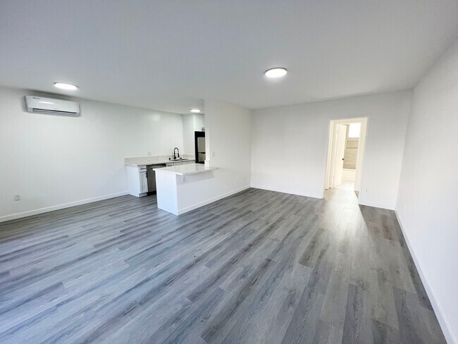 #2 Living - 160 N Holliston Ave