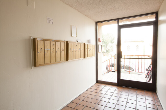 Building Photo - 601 Westholme Ave