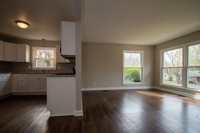 Building Photo - Cozy renovated ranch near Uptown