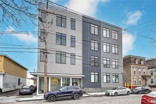 Building Photo - 468 W Fountain St