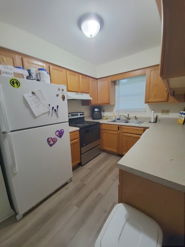 Building Photo - 102 Bramble Ct
