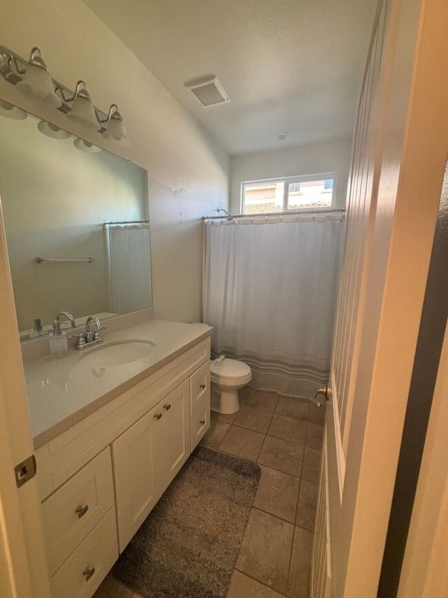 Building Photo - Beautiful 4- Bedroom Home