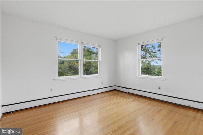 Building Photo - 3044 N Frederick Pike