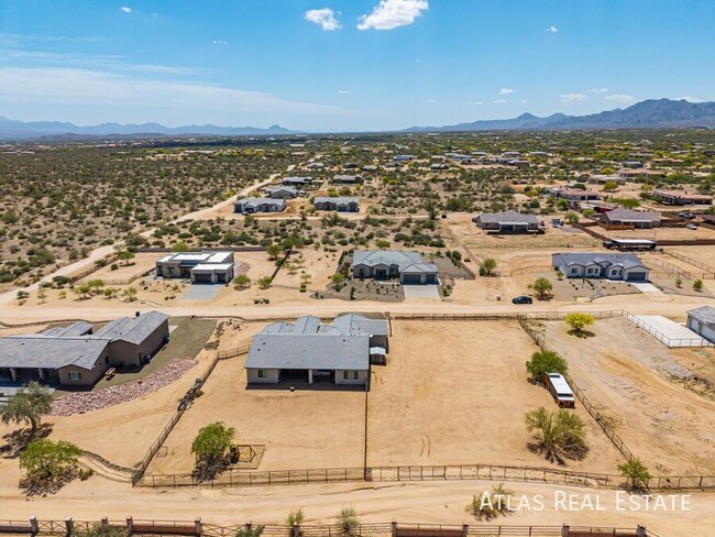 Building Photo - 15532 E Palo Brea Ln