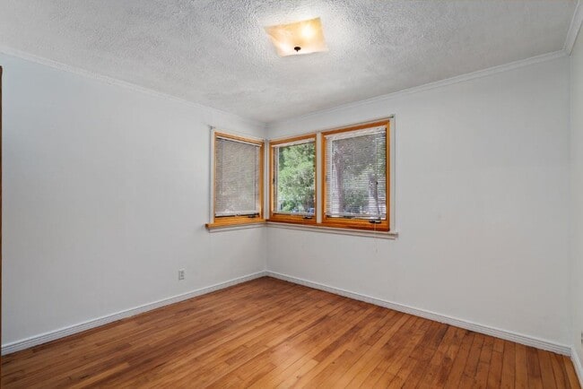 Building Photo - 1212 Bentwood Rd