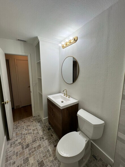 Building Photo - 5137 Dartmouth Ave N