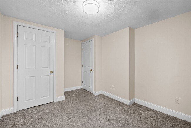 Building Photo - 56 Central St