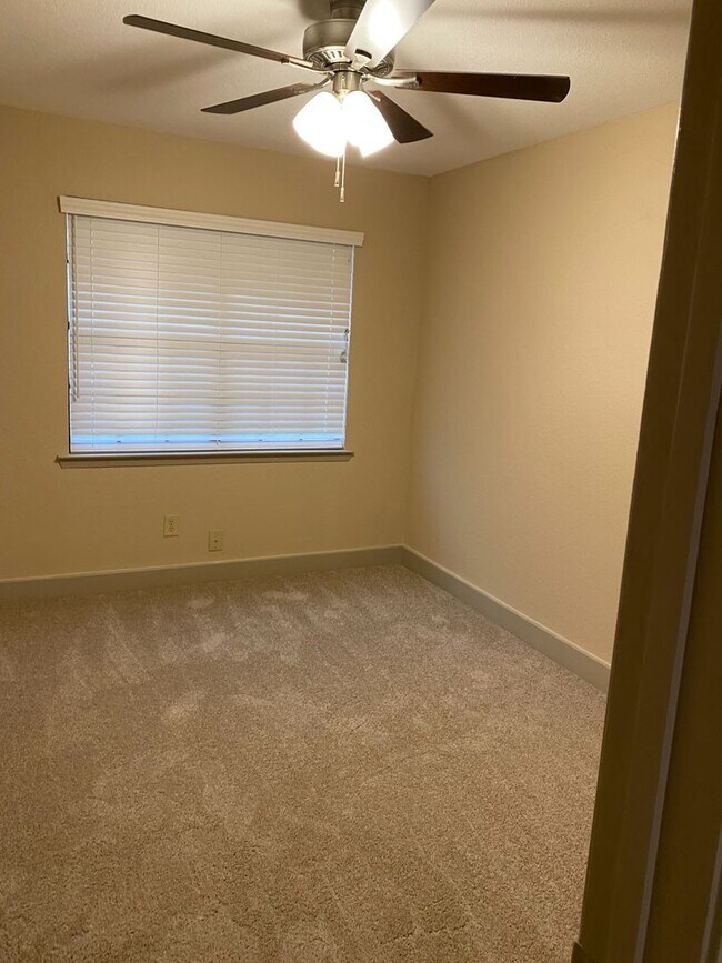 Building Photo - 7580 Kings Ridge Rd