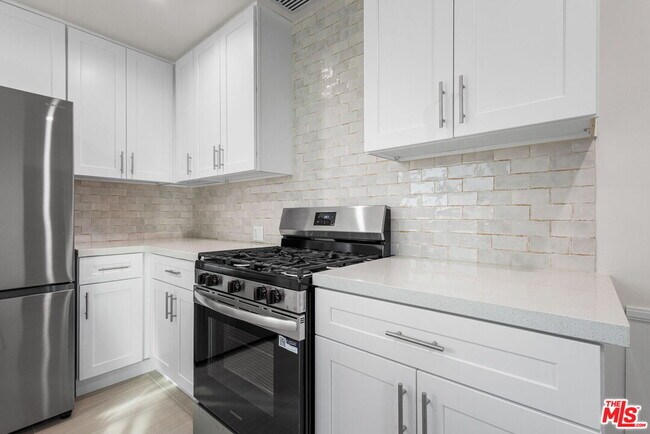 Building Photo - 10610 Landale St