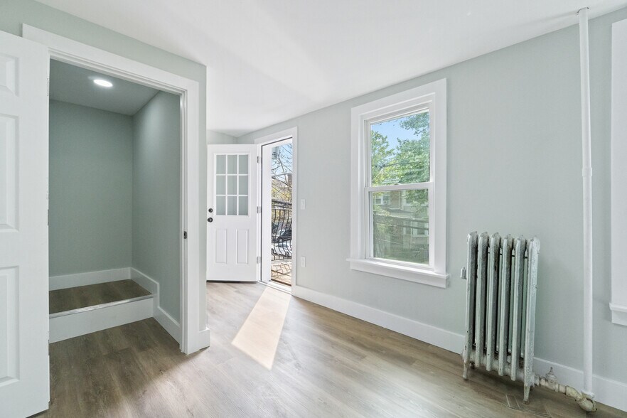 Bedroom #4 w/Balcony - 114 Littleton Ave