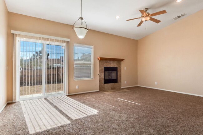 Building Photo - 3 Bedroom home in the beloved Joshua Tree area