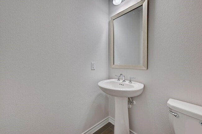 Building Photo - 3000 Sudha Dr