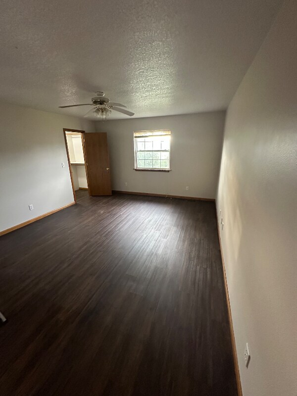 Building Photo - 327 Turf Ln