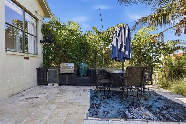 Building Photo - 909 Allegro Ln