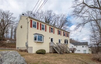 Building Photo - 22 Maple Ave