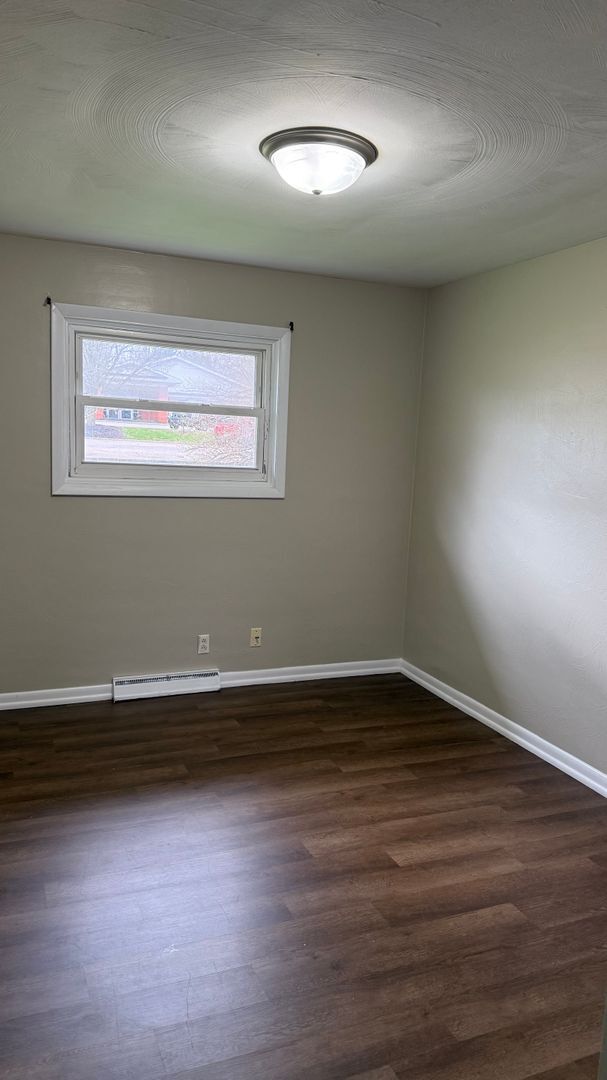 Building Photo - HALF DUPLEX W/ GARAGE MADISON SCHOOLS!