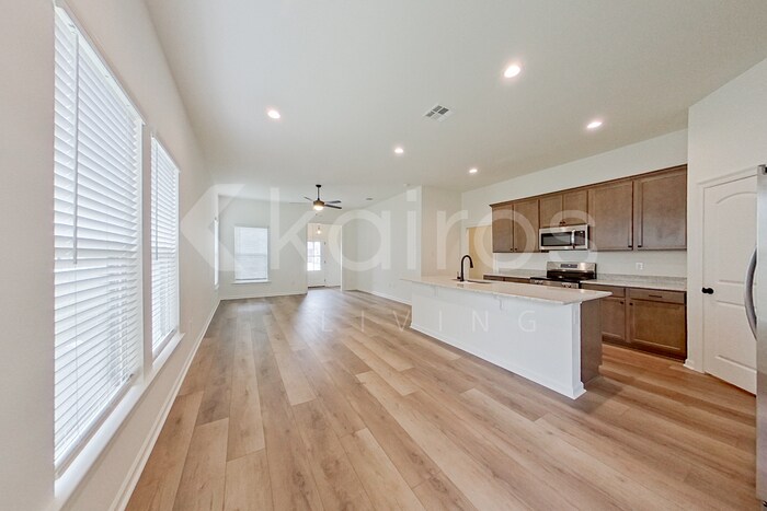 Building Photo - 102 Acoustic Ln