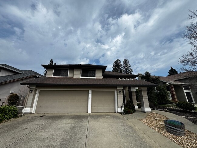 Building Photo - BEAUTIFUL 2 STORY 4 BD, 3 BATH, 3 CAR GARAGE, WITH POOL!