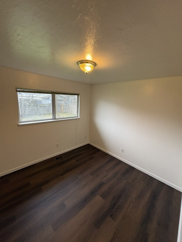 Building Photo - 231 Hawthorne St