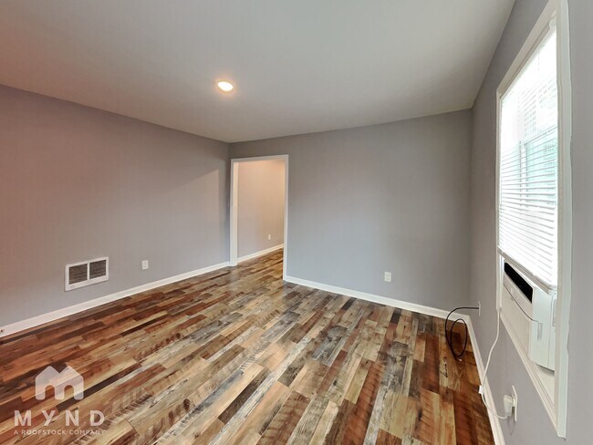 Building Photo - 736 N Montgomery St