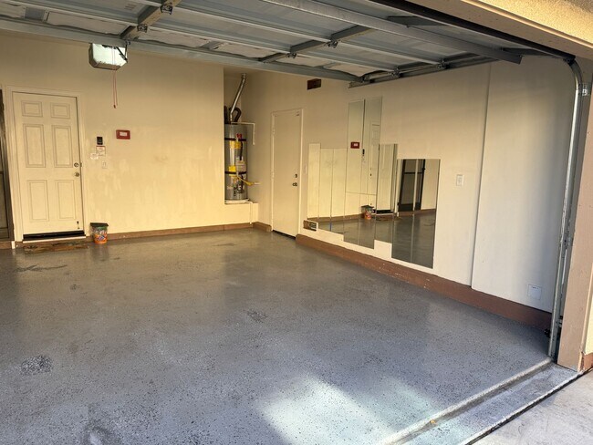 Building Photo - MODERN NEWER 3 BEDROOM 2 STORY FAIRFIELD *...