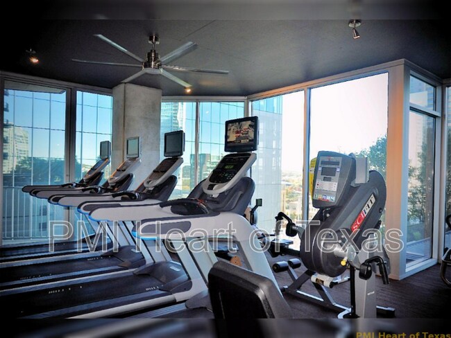 Building Photo - 360 Nueces St