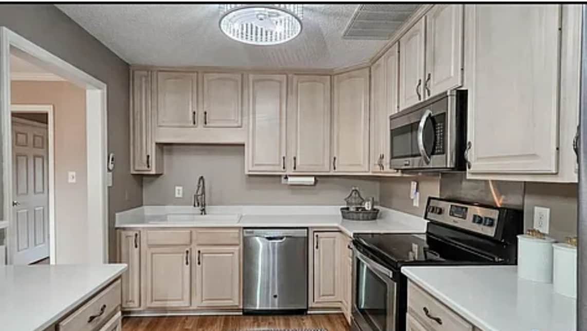 Building Photo - 21899 Williamsburg Dr