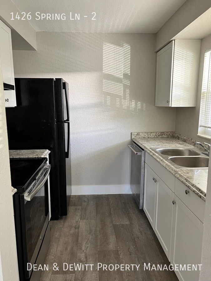 Building Photo - 2 Bed/2 Bath - Unit 2