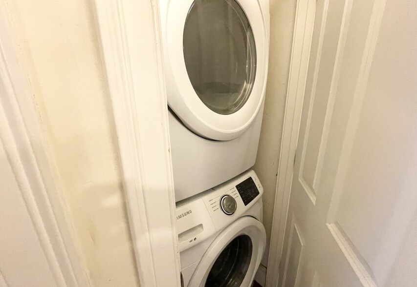 Building Photo - 178 Hillside St