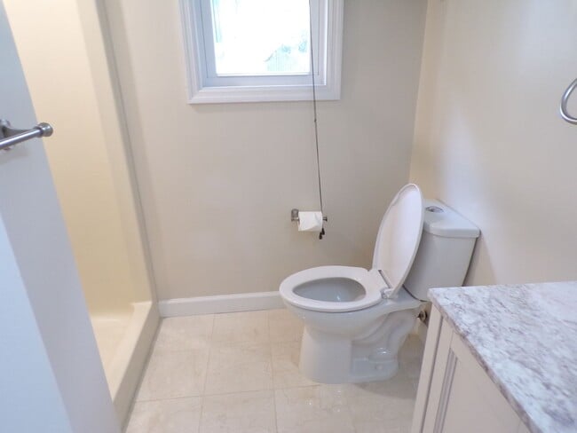 Building Photo - WOW Factor Home in Alexandria