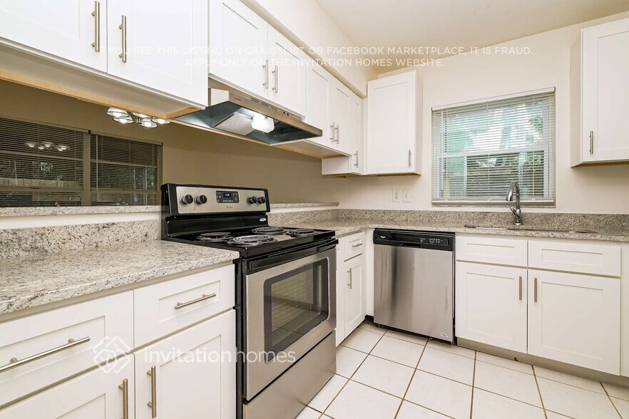 Building Photo - 12312 Woodleigh Ave