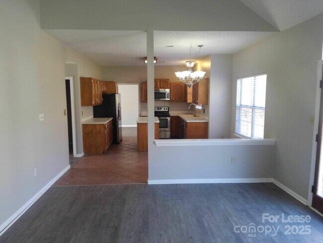 Building Photo - 7334 Reynard Ln