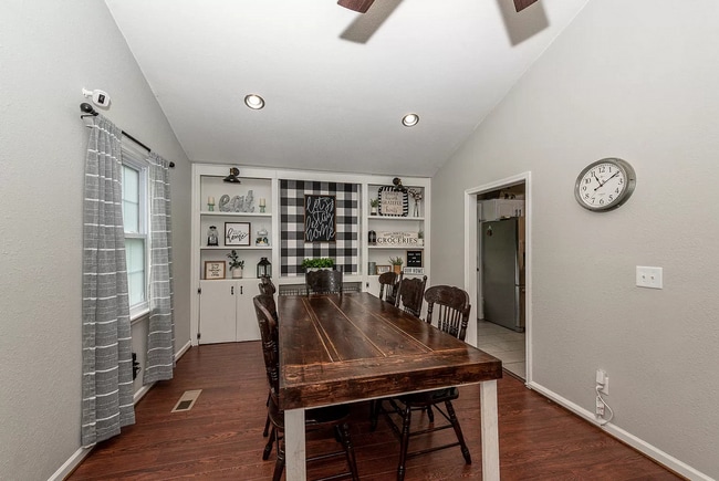 Building Photo - 3bd/2.5ba 2-story home in quiet neighborhood.