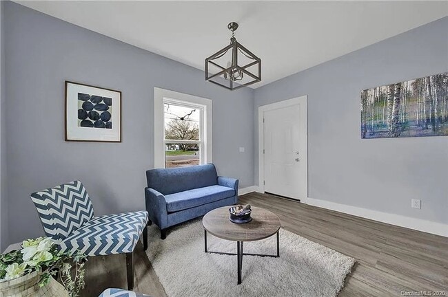 Building Photo - Beautifully renovated 3 bedroom, 2 full bathroom in Rock Hill