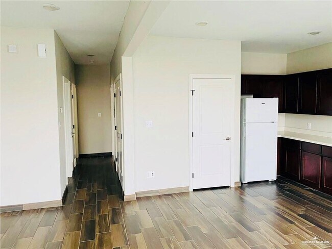 Building Photo - 207 Fig Dr