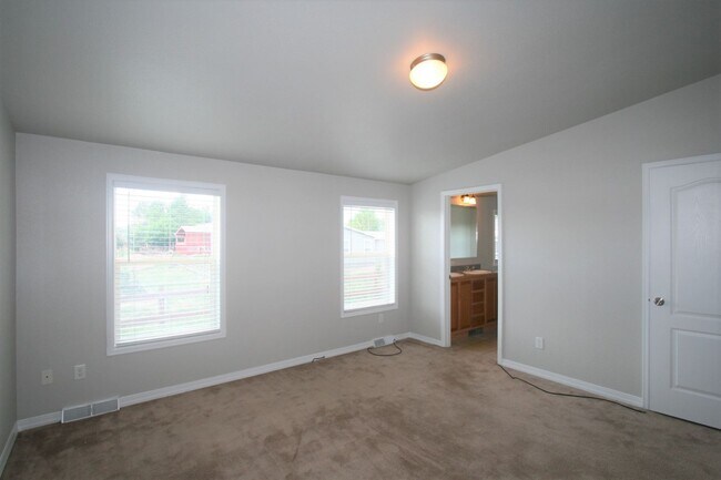 Building Photo - Great 3 Bedroom Ranch Style Home in low maintenance community!