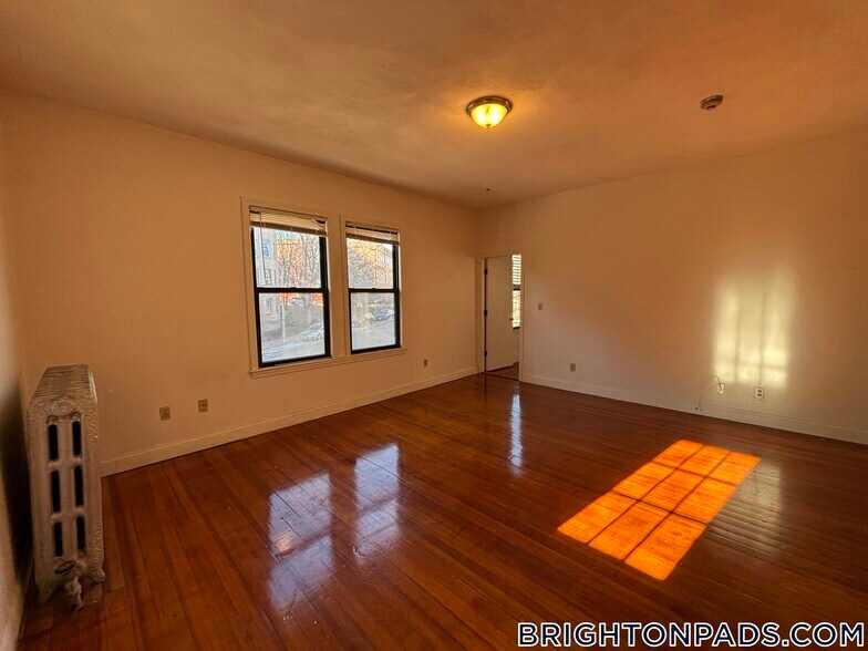 Building Photo - 163 Strathmore Rd