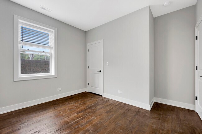 Building Photo - 2350 S Leavitt St