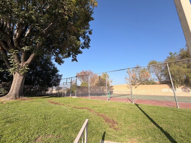 Building Photo - 2 Bed, 2 Bath Fullerton Condo For Rent w/ ...