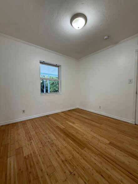 Building Photo - 1413 SW 23rd Ave