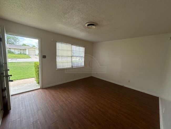 Building Photo - 1205 Kathey Dr