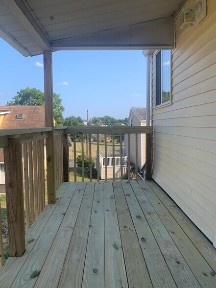 Building Photo - 346 Tyler Ave