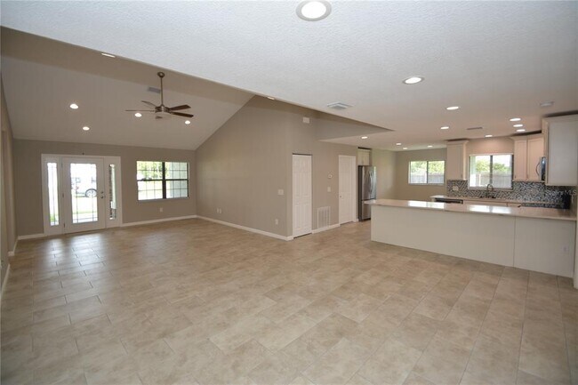 Building Photo - 17 Evansville Ln