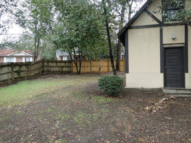 Building Photo - Great Home close to Downtown