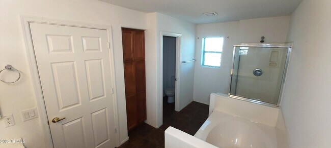 Building Photo - 518 W Black Hawk Pl