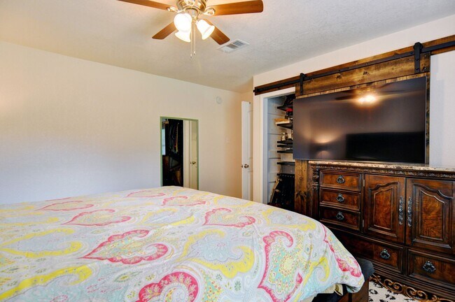 Building Photo - 5421 Fursman Ave