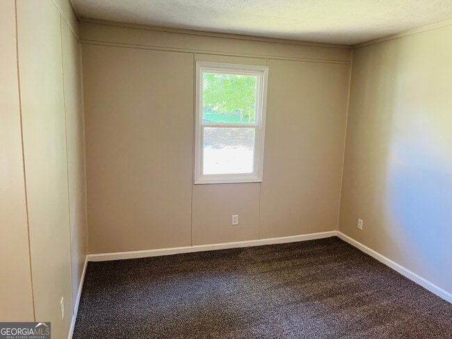 Building Photo - 31 Swan Dr