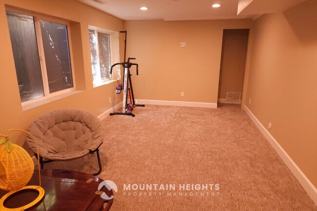 Building Photo - 2096 Rainbow Point Dr