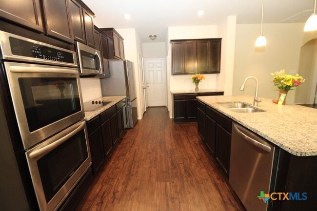 Building Photo - 1202 Stonewall Ridge